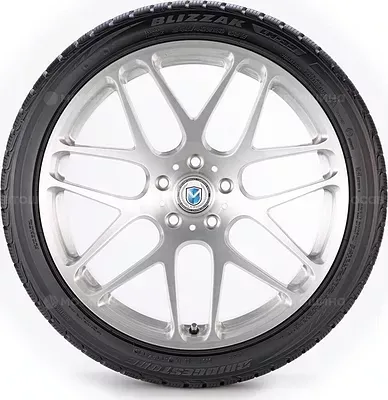 Bridgestone Blizzak LM32 255/40 R18 99V XL